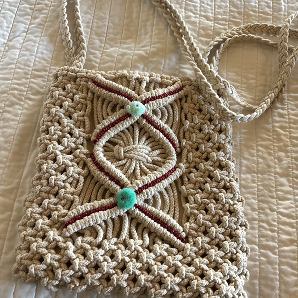 #save the Bees crossbody bag!
Never used!